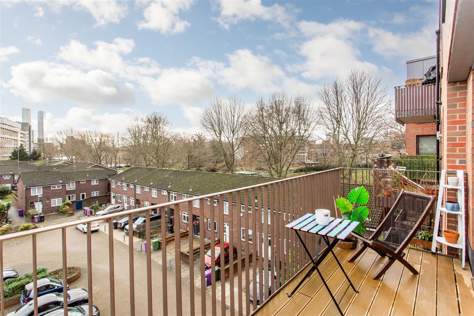 2 bed property in Furlong Court, Mile End